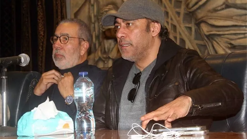 عمرو مصطفى يتورط في مشاجرة عنيفة بمؤتمر المؤلفين والملحنين (فيديو)
