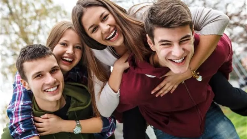 5 طرق عشان تكوني محبوبة بين أصدقائك