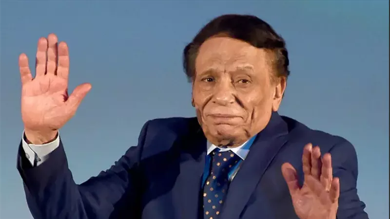 عادل إمام يطمئن جمهوره برسالة صوتية بعد إعلان اعتزاله (فيديو)