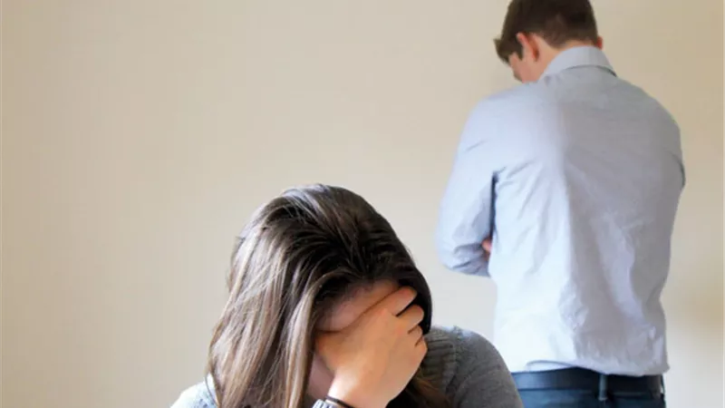 4 مؤشرات تنذرك بأن زوجك يفكر في الطلاق