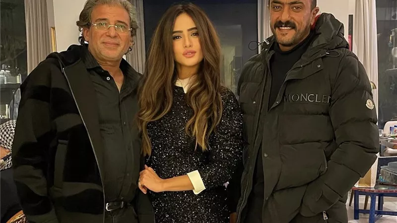 هل تزور زينة أحمد العوضي في المستشفى بعد أنباء ارتباطهما؟