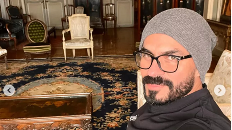 خالد سليم يستعرض مقتنيات عبد الحليم حافظ من داخل منزله (صور)
