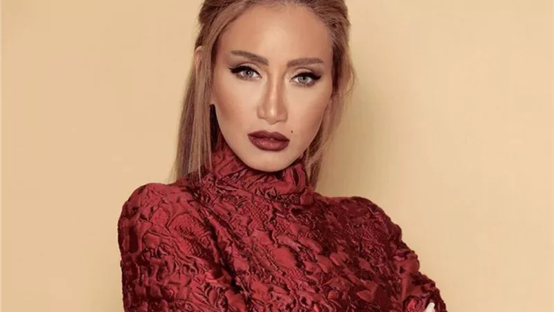 ريهام سعيد في بث مباشر: حواجبي بقت زي الشيطان (فيديو)