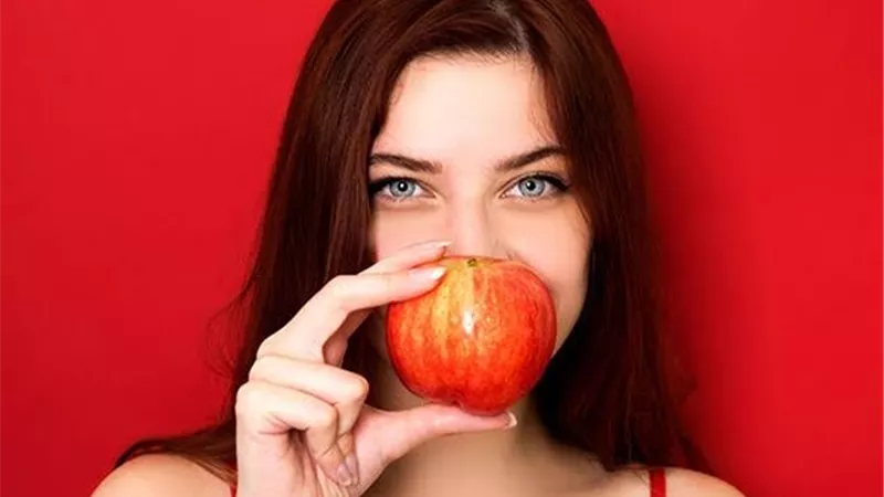 3 أضرار غير متوقعة لتناول التفاح قبل النوم 