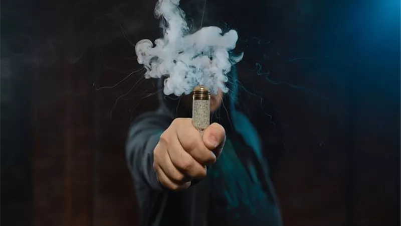 3 حيل لإقناع حبيبك بالتوقف عن التدخين
