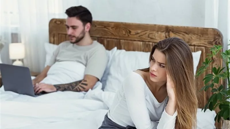 5 علامات تدل على خيانة الزوج 