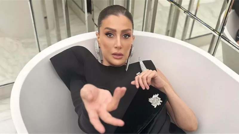 غادة عبدالرازق وميريام فارس بإطلالة غريبة في أسبوع باريس (صور)
