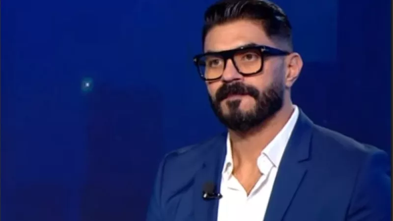 تصرف صادم من خالد سليم على الهواء بعد إصابة والدته بالسرطان (فيديو)