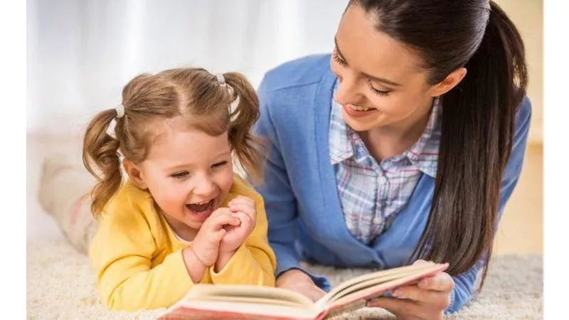 تزامنًا مع معرض الكتاب | 6 خطوات لتشجيع طفلك على القراءة