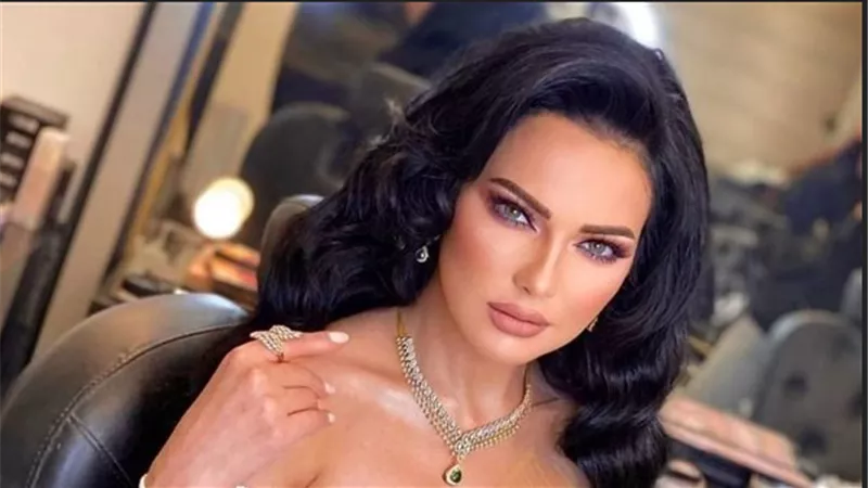 فنانة شهيرة: «ضربت زوجي لأنه أصبح سيدة مثلي»