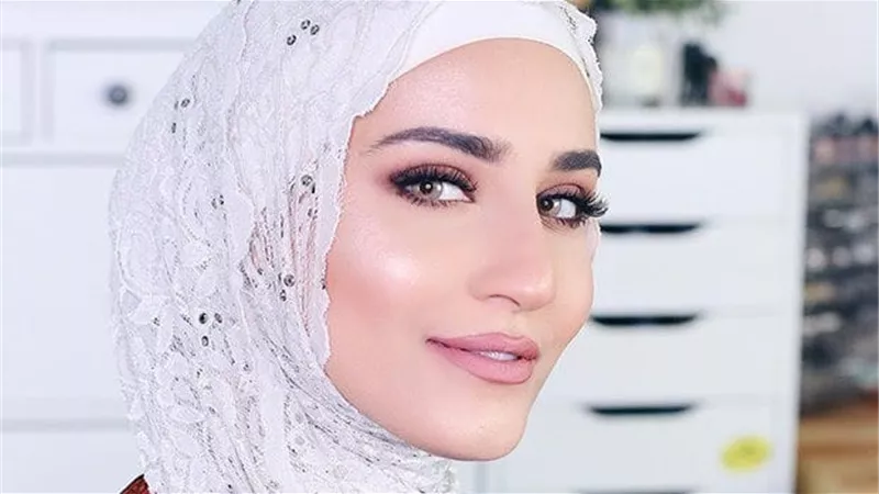 مكياج طبيعي للمحجبات بخطوات بسيطة (صور)