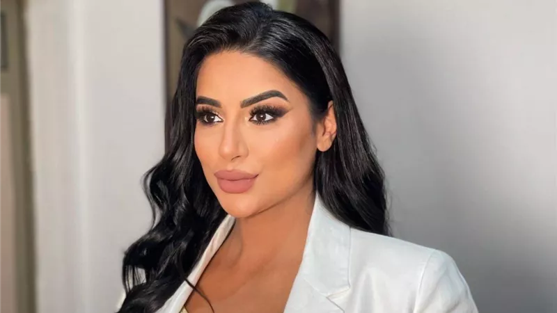 جوري بكر تستعرض أناقتها مع ابنها الرضيع في أحدث ظهور (صور)