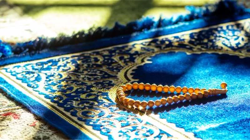 تفسير حلم التسبيح  في المنام للعزباء والمتزوجة
