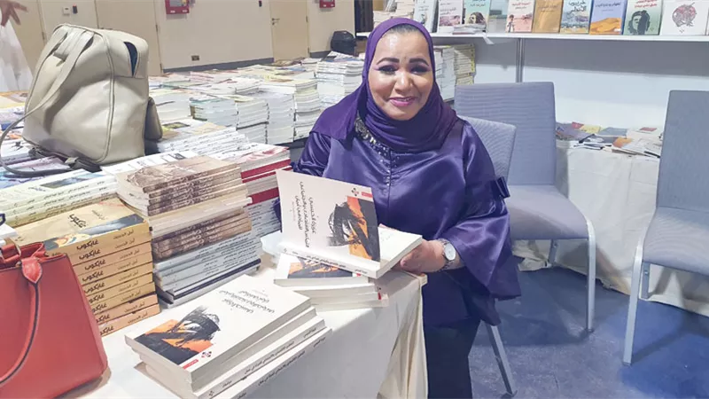عزيزة الحبسية | كاتبة عمانية وضعت على عاتقها هموم المرأة العربية