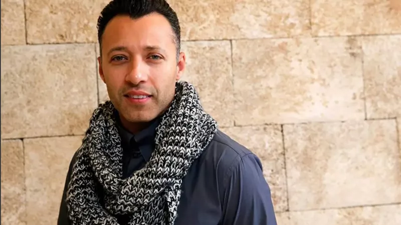 أول تعليق من أحمد فهمي بعد أنباء انفصاله عن زوجته