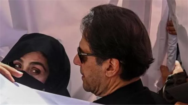 حبس رئيس وزراء باكستان السابق عمران خان 7 سنوات بسبب «عدة زوجته»
