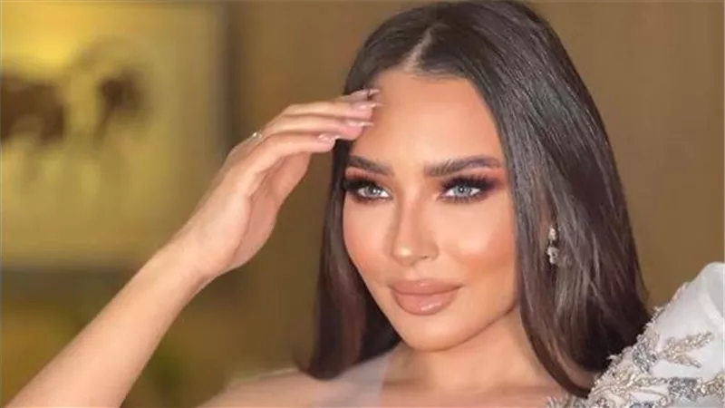 ساندي تروي قصة الموديل التي أصابت تامر حسني (فيديو)