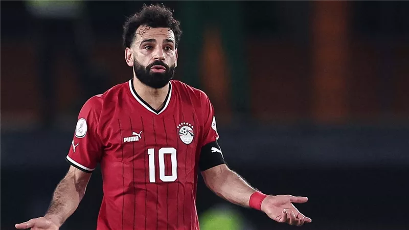 محمد صلاح ينشر صورته مع ابنته بعد مغادرة معسكر منتخب مصر بكوت ديفوار