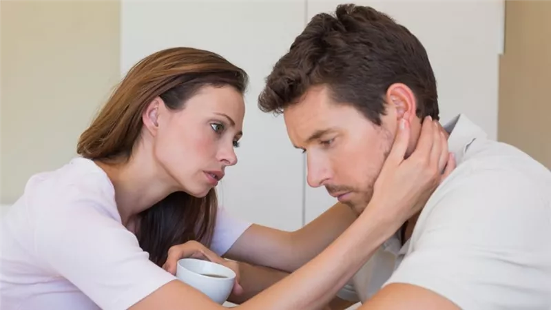 5 حلول مجدية للتعامل مع الزوج كثير الخروج من المنزل (إنفوجراف)