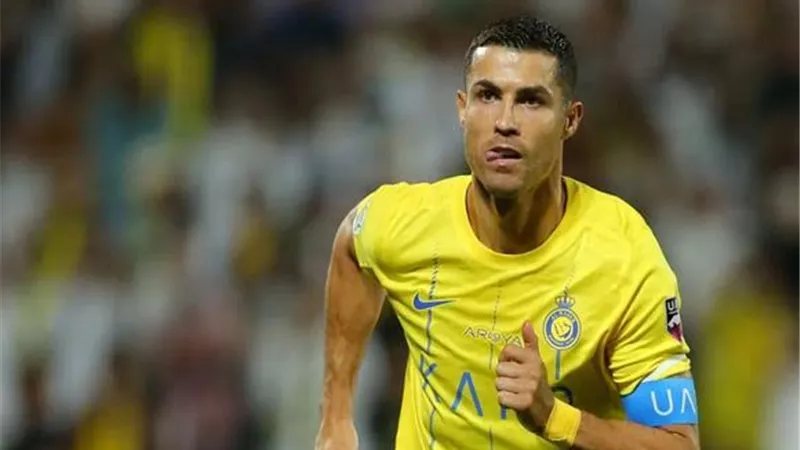 كريستيانو رونالدو يشعل غضب جماهير الهلال بسبب تصرف مشين (صور)