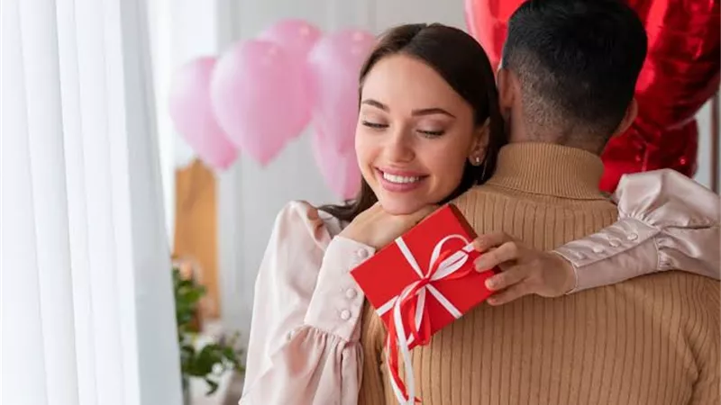6 هدايا رائعة لإسعاد زوجتك في عيد الحب (صور) 