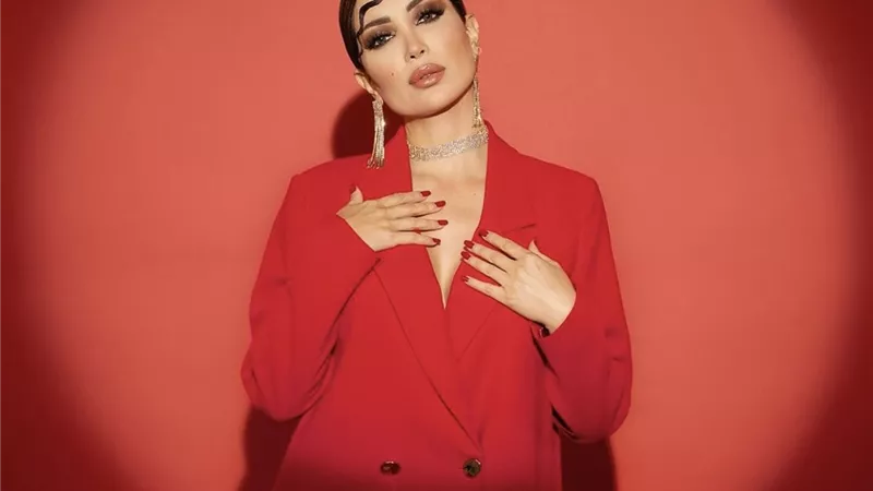 نسرين طافش تحتفل بعيد الحب بالأحمر الناري (صور)