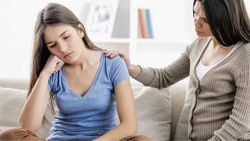 3 أسرار تفضل كل مراهقة إخفاءها عن أهلها (إنفوجراف)