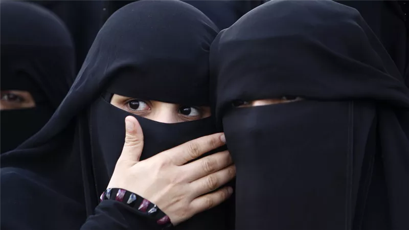 قرار جديد من المحكمة بشأن حظر ارتداء النقاب في المدارس