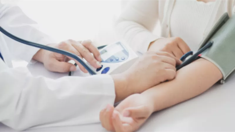5 فحوصات يجب على المرأة إجرائها بعد سن الأربعين