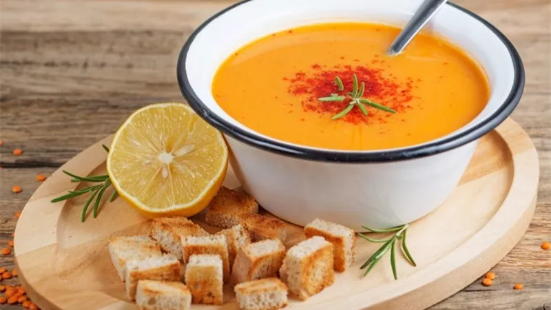 طريقة عمل شوربة العدس بالشعيرية
