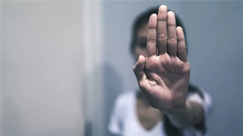 حكم رادع على المتهم بالاعتداء على بنت خالته الطفلة وفض بكارتها
