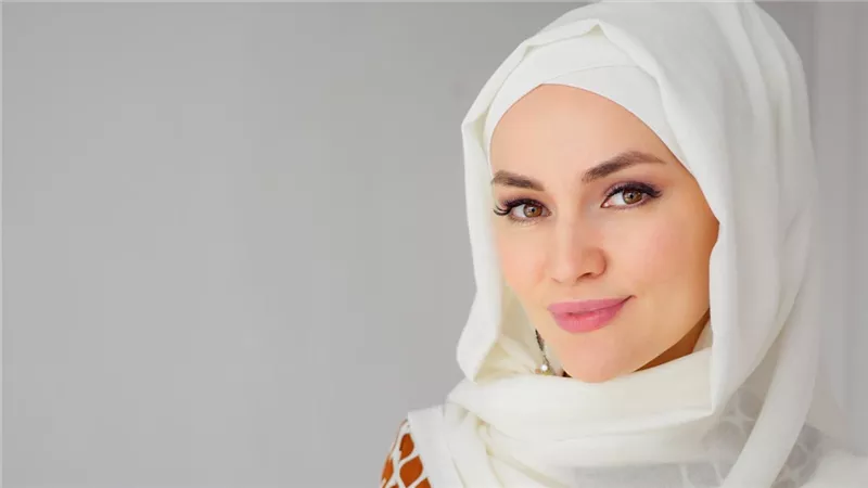 تفسير حلم ارتداء الحجاب الأبيض «بشرى بالسعادة والرزق»