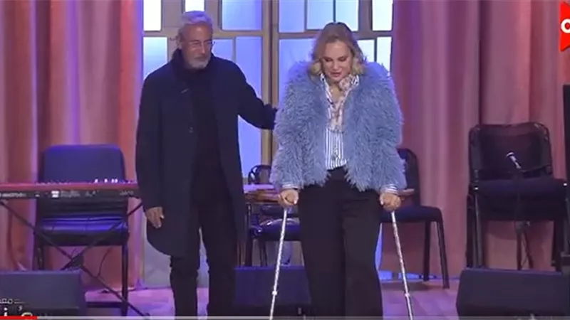 إصابة الفنانة شيرين رضا بكسر في القدم (فيديو)