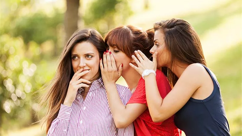 4 نصائح ذهبية لحماية حياتك الزوجية من تدخل الأصدقاء (إنفوجراف)