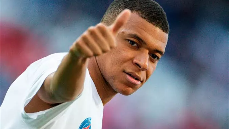 والدة كيليان مبابي تبحث عن منزل في مدريد والجمهور يترقب انتقاله للريال