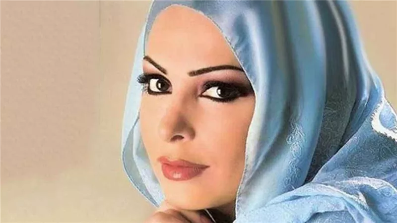 أمل حجازي في مرمى النيران بعد خلعها للحجاب (فيديو) 