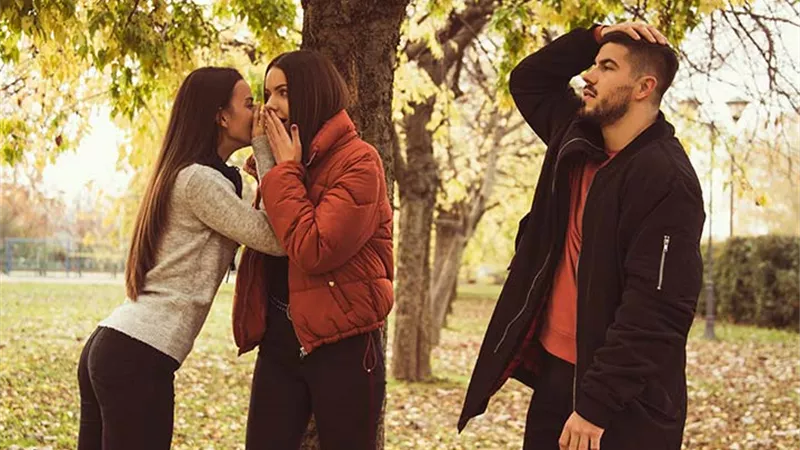 4 نصائح ذهبية لحماية حياتك الزوجية من تدخل الأصدقاء
