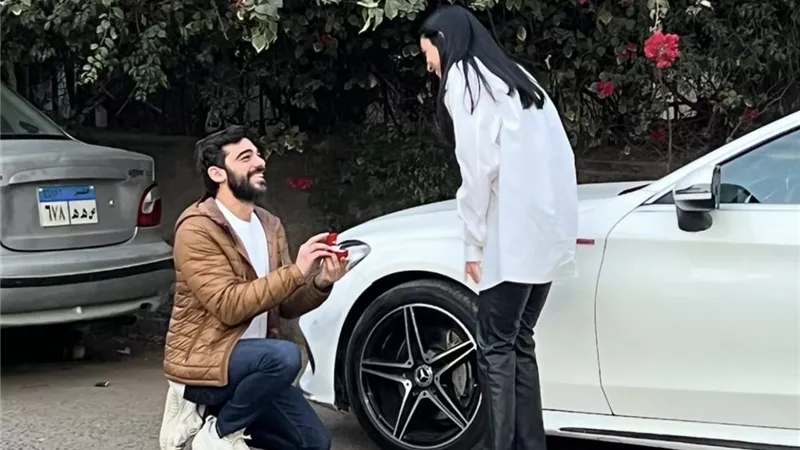 صور خطوبة عمر جمال وسلمى أبو ضيف تثير الجدل.. ما القصة؟