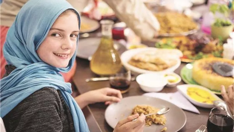 كيف تستقبل المرأة المصرية رمضان 2024؟ «عزومات ومحاشي» 