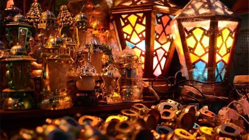 طقوس رمضان في مصر «مسحراتي ومدفع الإفطار وموائد الرحمن» 