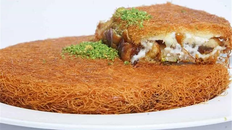 حلو رمضان 2024.. طريقة عمل الكنافة بالتمر والكريم شانتيه