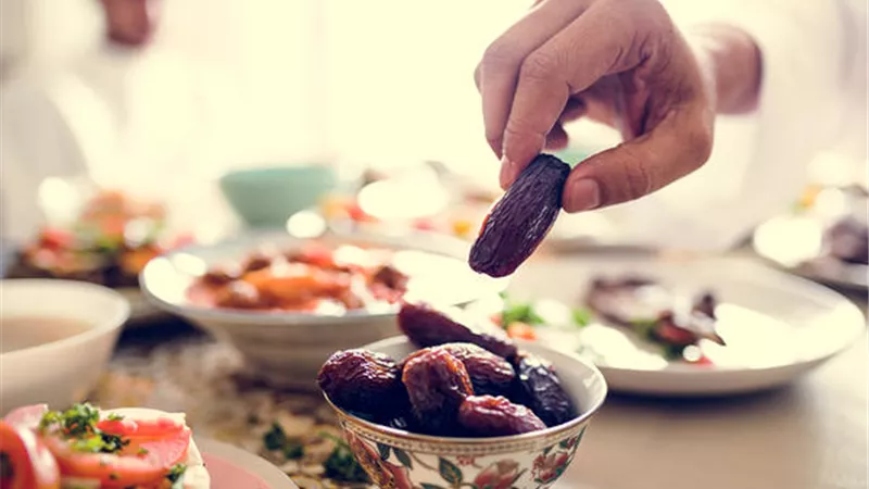 3 عادات خاطئة تحرمك فوائد الصيام في رمضان 2024 
