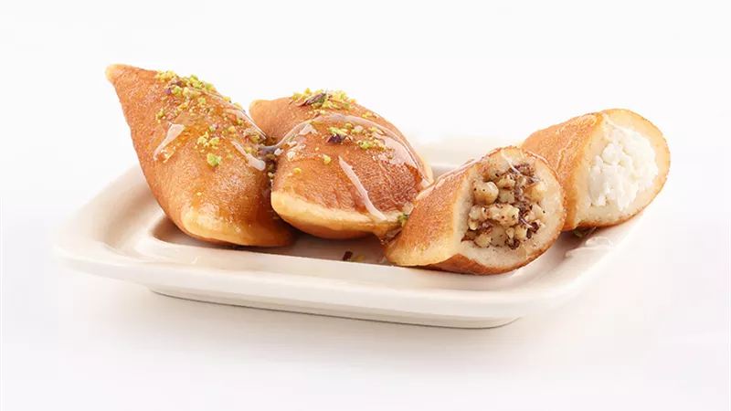 حلويات رمضان 2024.. طريقة عمل القطايف بالكاسترد في مطبخك