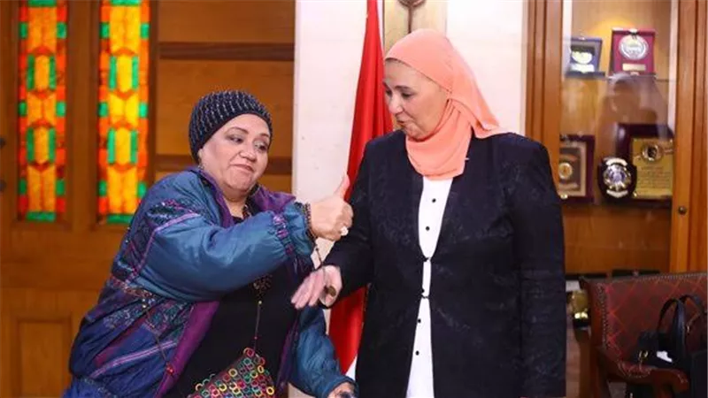 في عيد الأم 2024.. أمينة راشد قصة سيدة تحدت الظروف لتربية البنات 