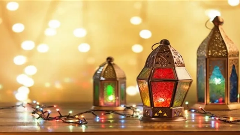  تفسير حلم تعليق زينة رمضان 2024 «بشرى للعزباء والمتزوجة»
