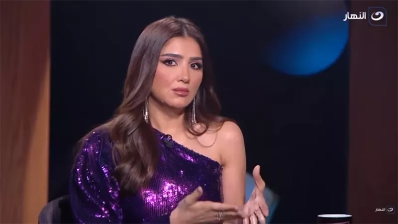 مي عمر عن محمد سامي: بيحرجني ويزعقلي قدام الناس (فيديو)