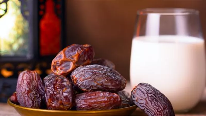 فوائد البلح باللبن لجسد وشعر المرأة 