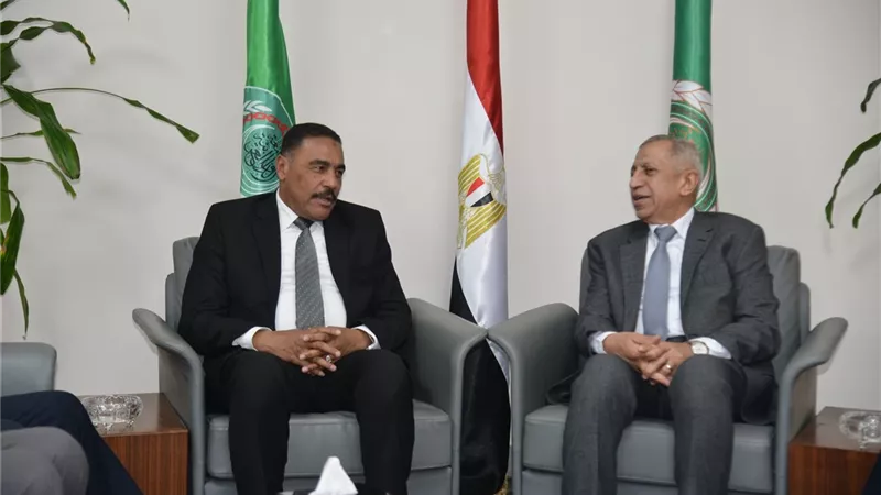 محافظ مطروح يفتتح المعمل المركزي للتحاليل الصيدلية بشركة فاركو