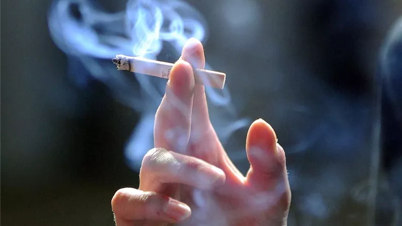 هذه الأمراض يسببها الإفطار على سيجارة