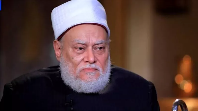 كيف أتعامل مع الشخص العصفورة في العمل.. الشيخ علي جمعة يجيب